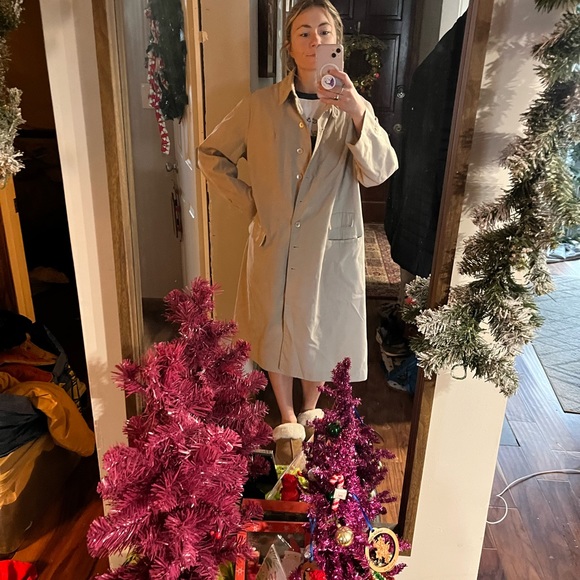 vintage trench coat - Picture 3 of 10